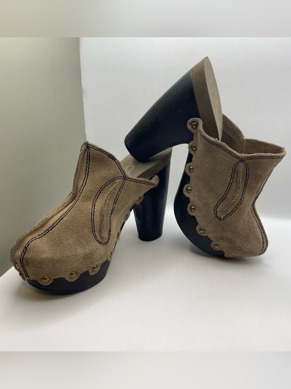 Flogg Diana Suede Platform Clogs Size 7 Tan Studded Chunky Heel 70s Boho